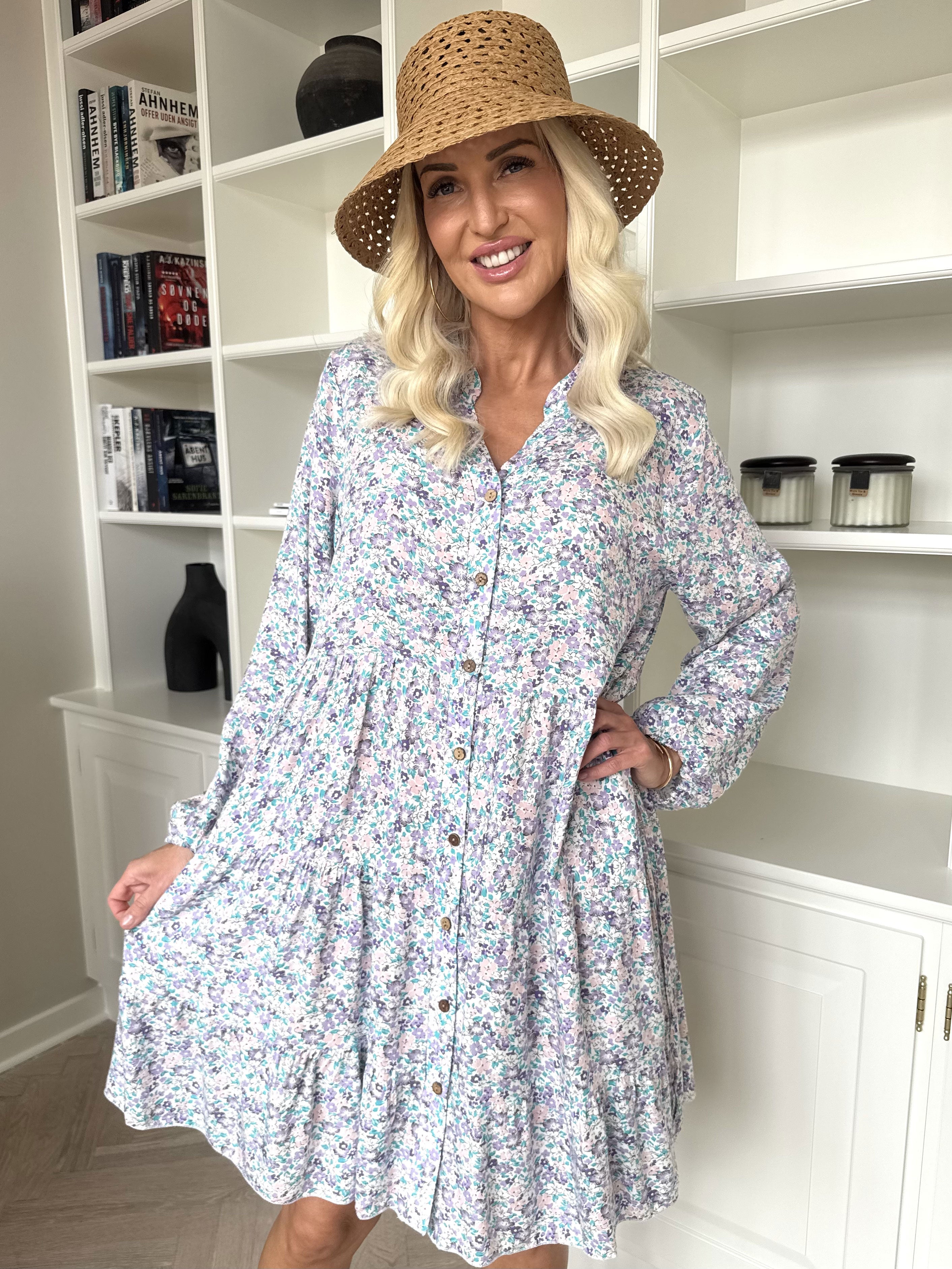 Avana - Blomstret kjole i bomuld med A-facon